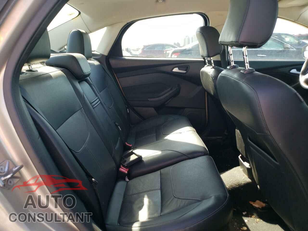 FORD FOCUS 2015 - 1FADP3F2XFL302416