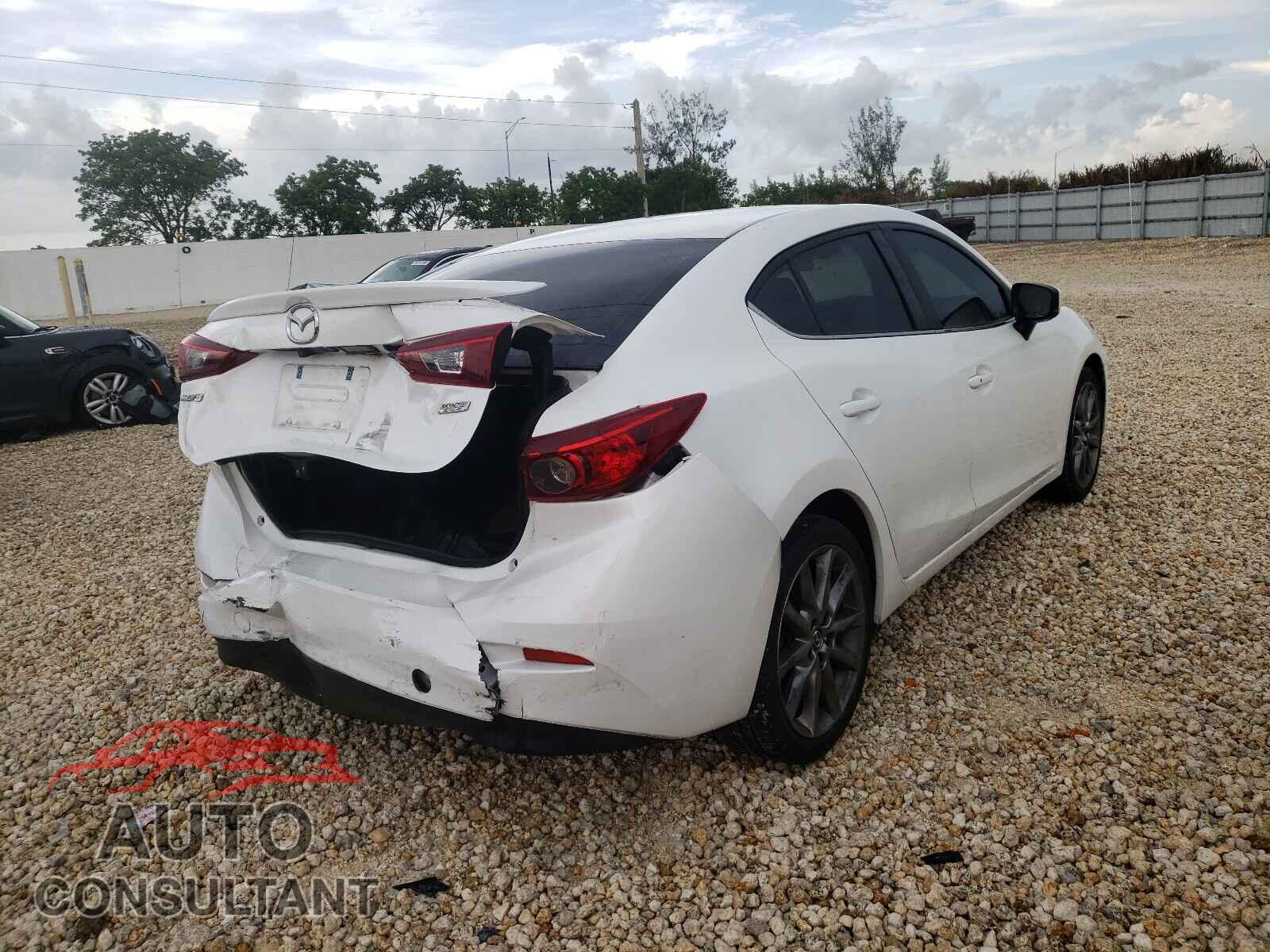 MAZDA 3 2018 - 3MZBN1V32JM183657