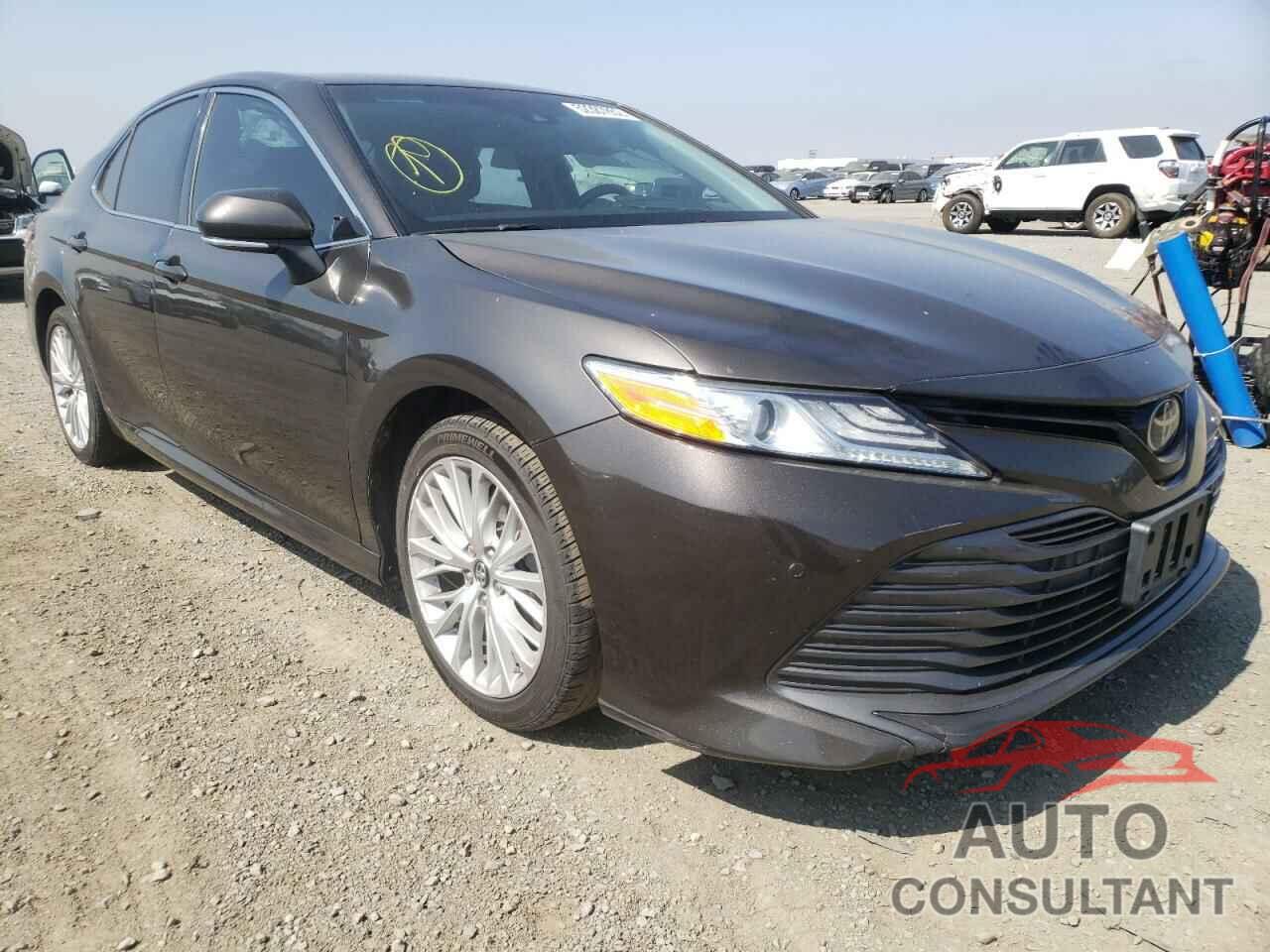 TOYOTA CAMRY 2018 - 4T1B11HK0JU057094
