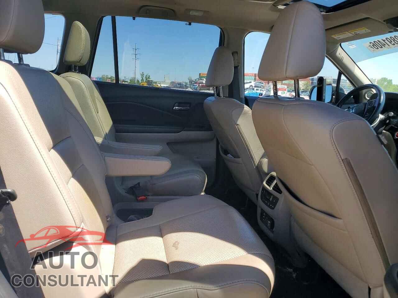 HONDA PILOT 2017 - 5FNYF6H07HB011826