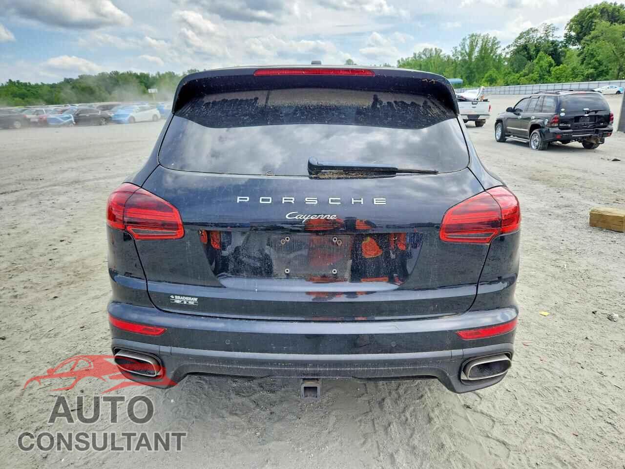 PORSCHE CAYENNE 2018 - WP1AA2A26JKA01395