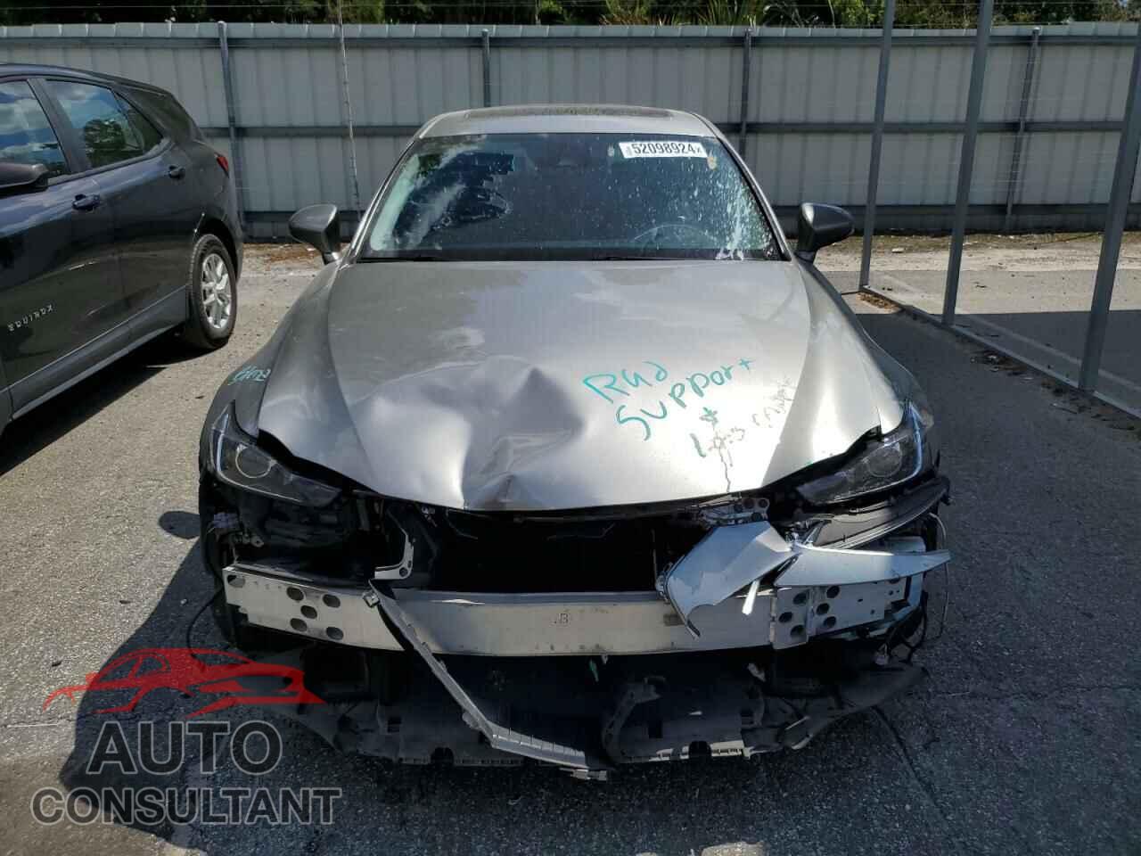 LEXUS IS 2018 - JTHC81D20J5030660