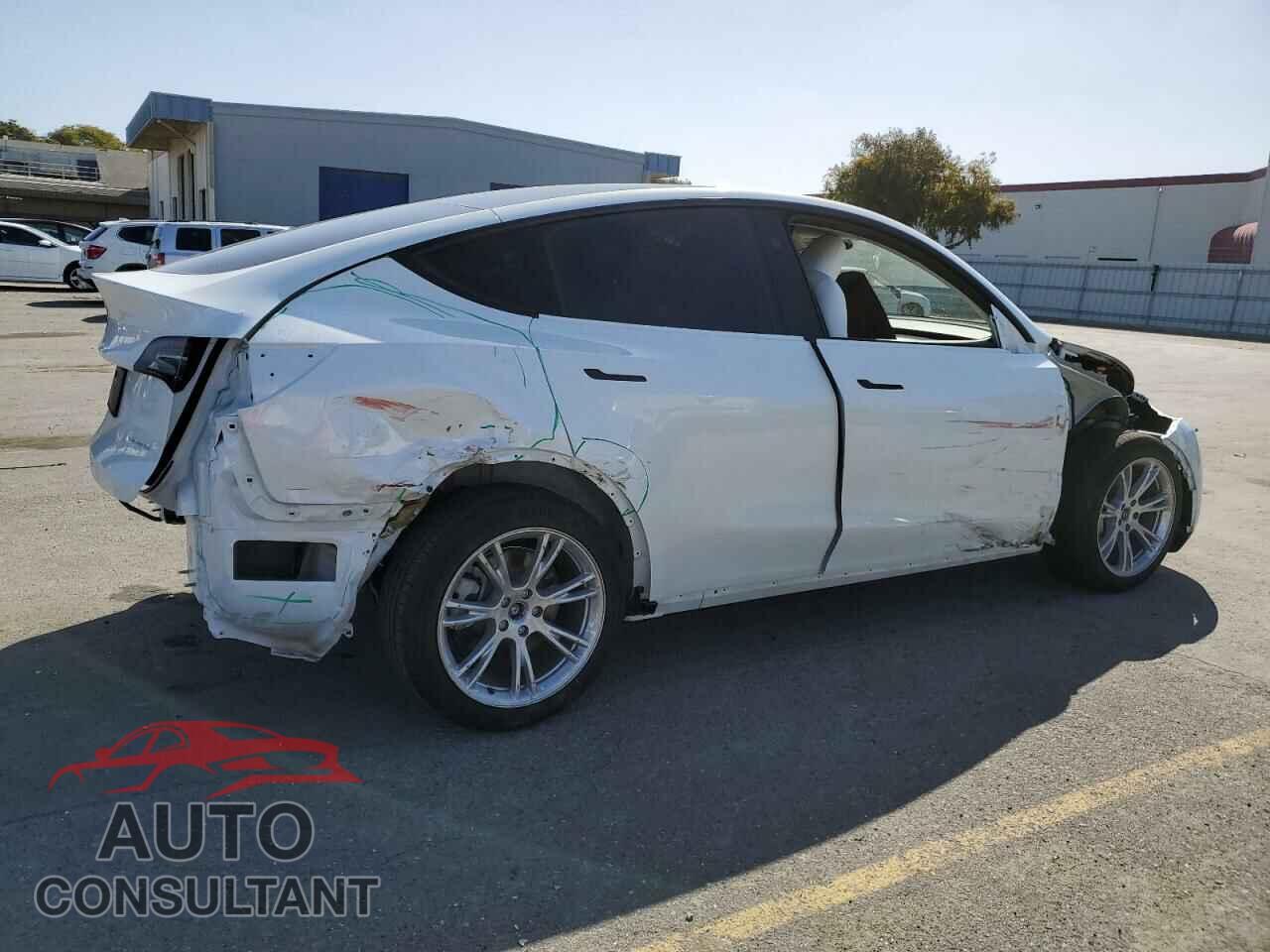 TESLA MODEL Y 2024 - 7SAYGDEE8RF983375