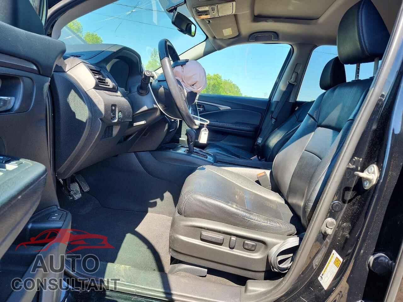 HONDA PILOT 2017 - 5FNYF6H76HB048377
