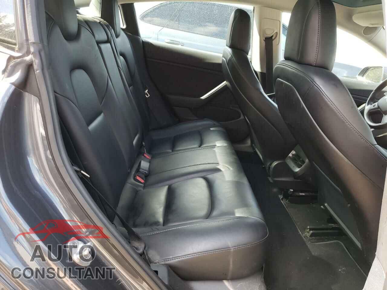 TESLA MODEL 3 2019 - 5YJ3E1EA8KF300721