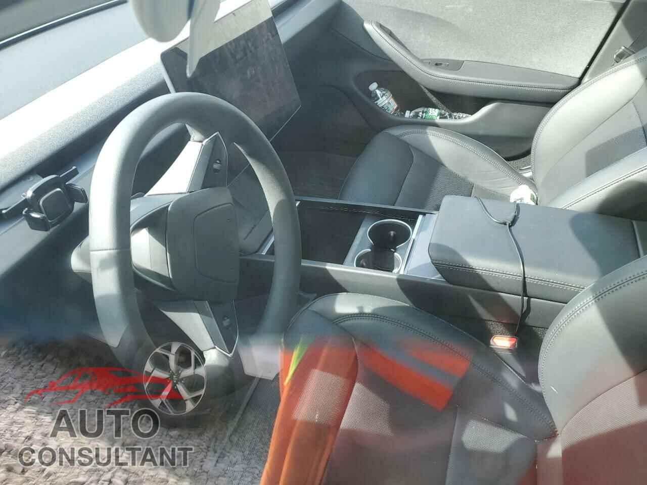 TESLA MODEL 3 2024 - 5YJ3E1EA7RF771592
