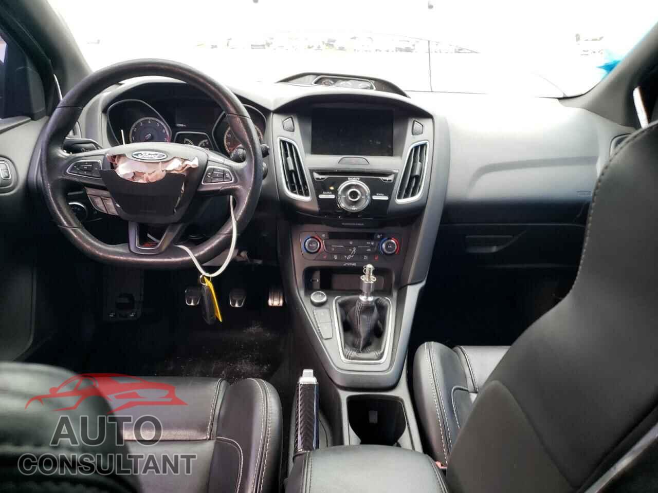 FORD FOCUS 2017 - 1FADP3L92HL229708