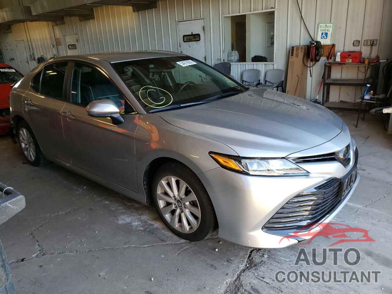 TOYOTA CAMRY 2018 - 4T1B11HK2JU096673