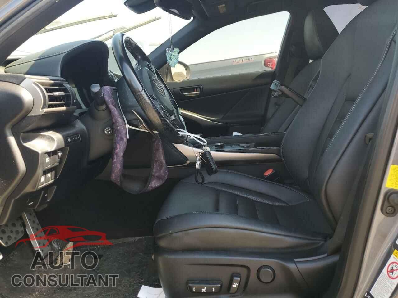 LEXUS IS 2018 - JTHBA1D24J5071339