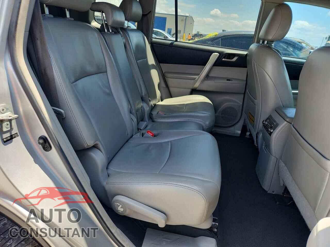 TOYOTA HIGHLANDER 2013 - 5TDBK3EH5DS178542