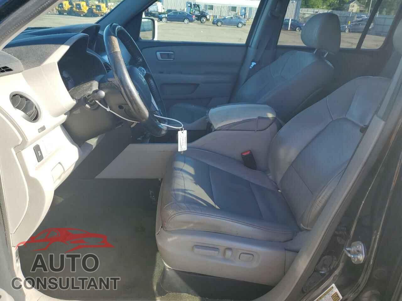 HONDA PILOT 2015 - 5FNYF4H50FB026973