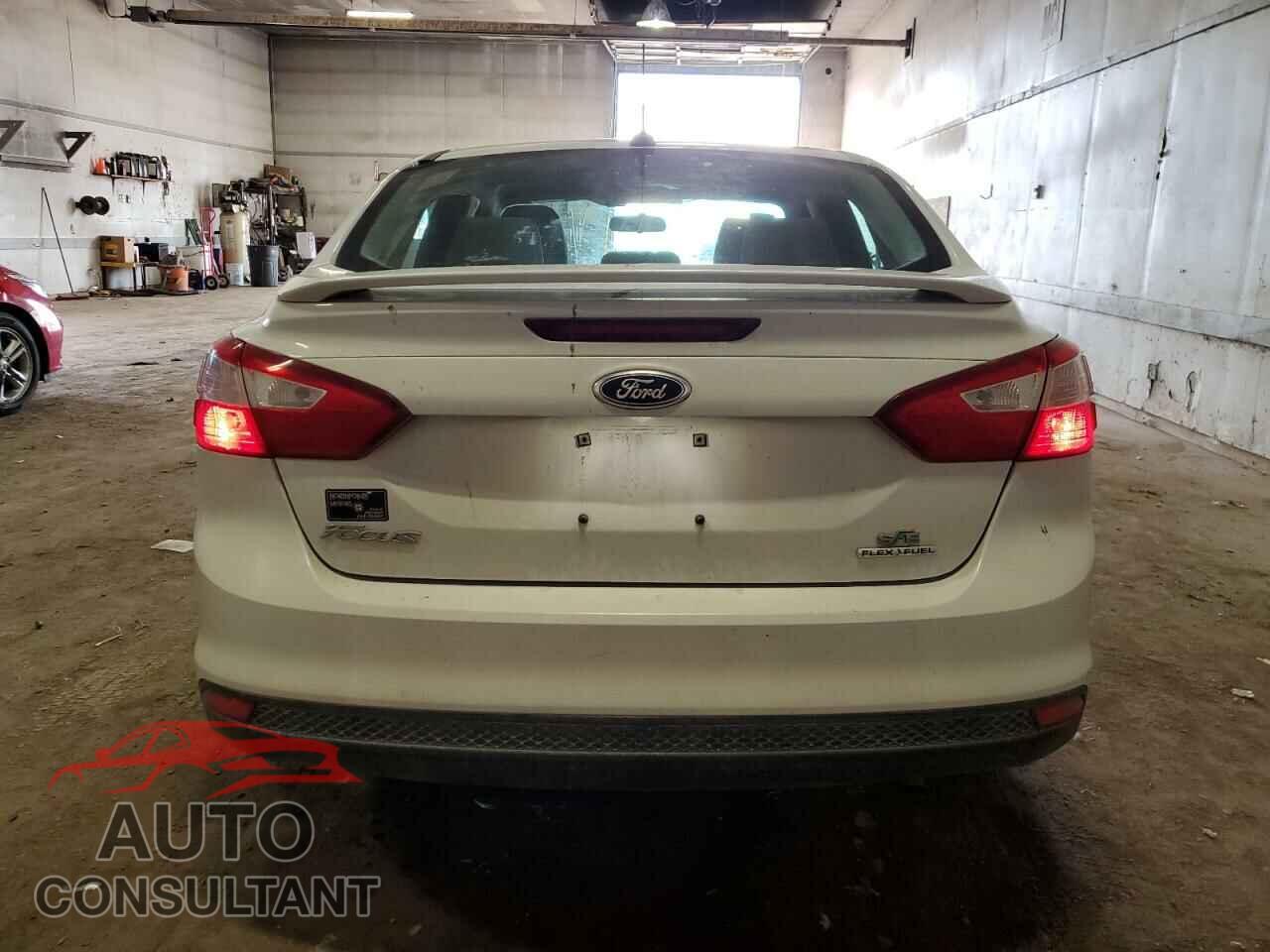FORD FOCUS 2014 - 1FADP3F2XEL376305