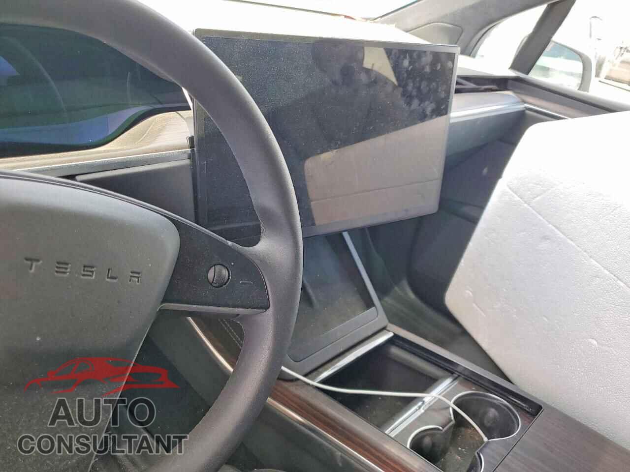 TESLA MODEL X 2023 - 7SAXCAE5XPF425711