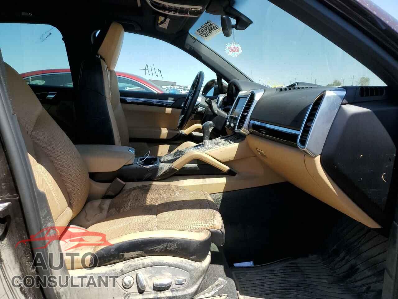 PORSCHE CAYENNE 2016 - WP1AA2A28GKA37808