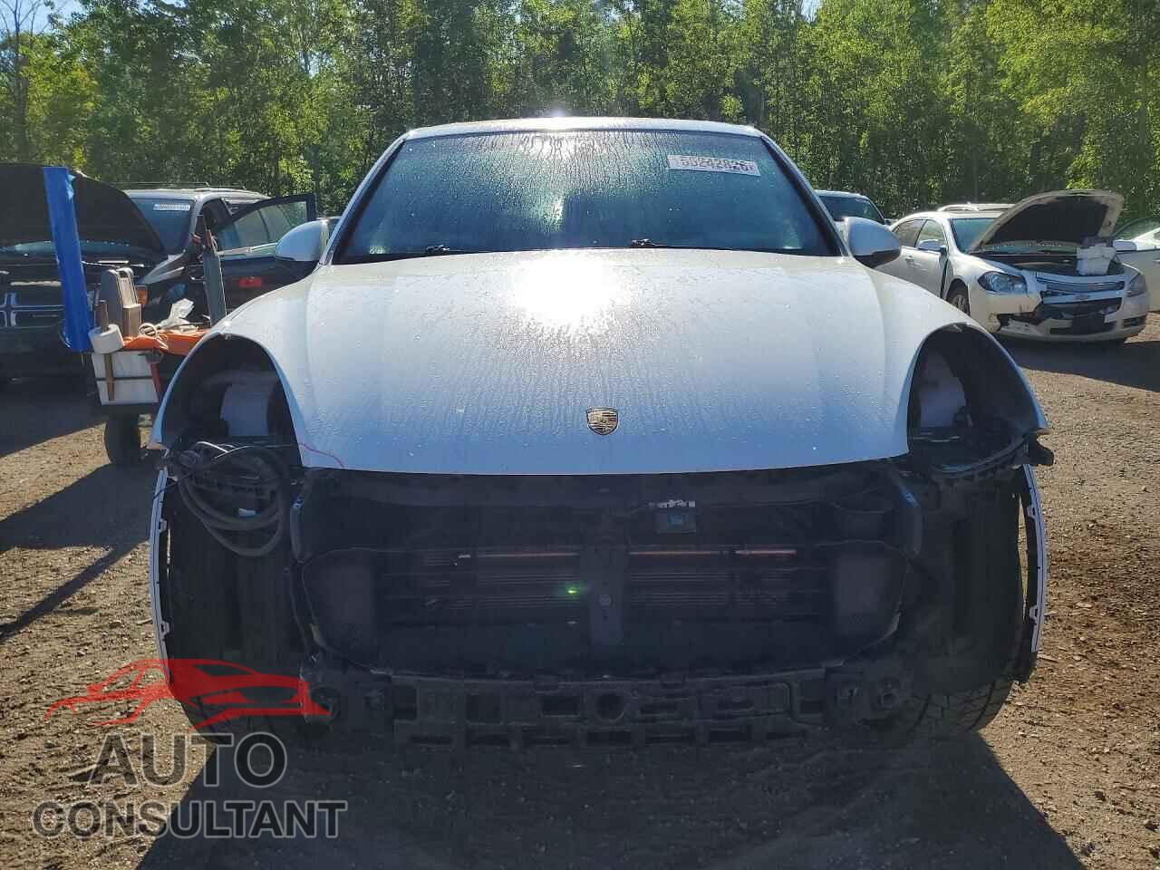 PORSCHE CAYENNE 2017 - WP1AA2A25HKA81511