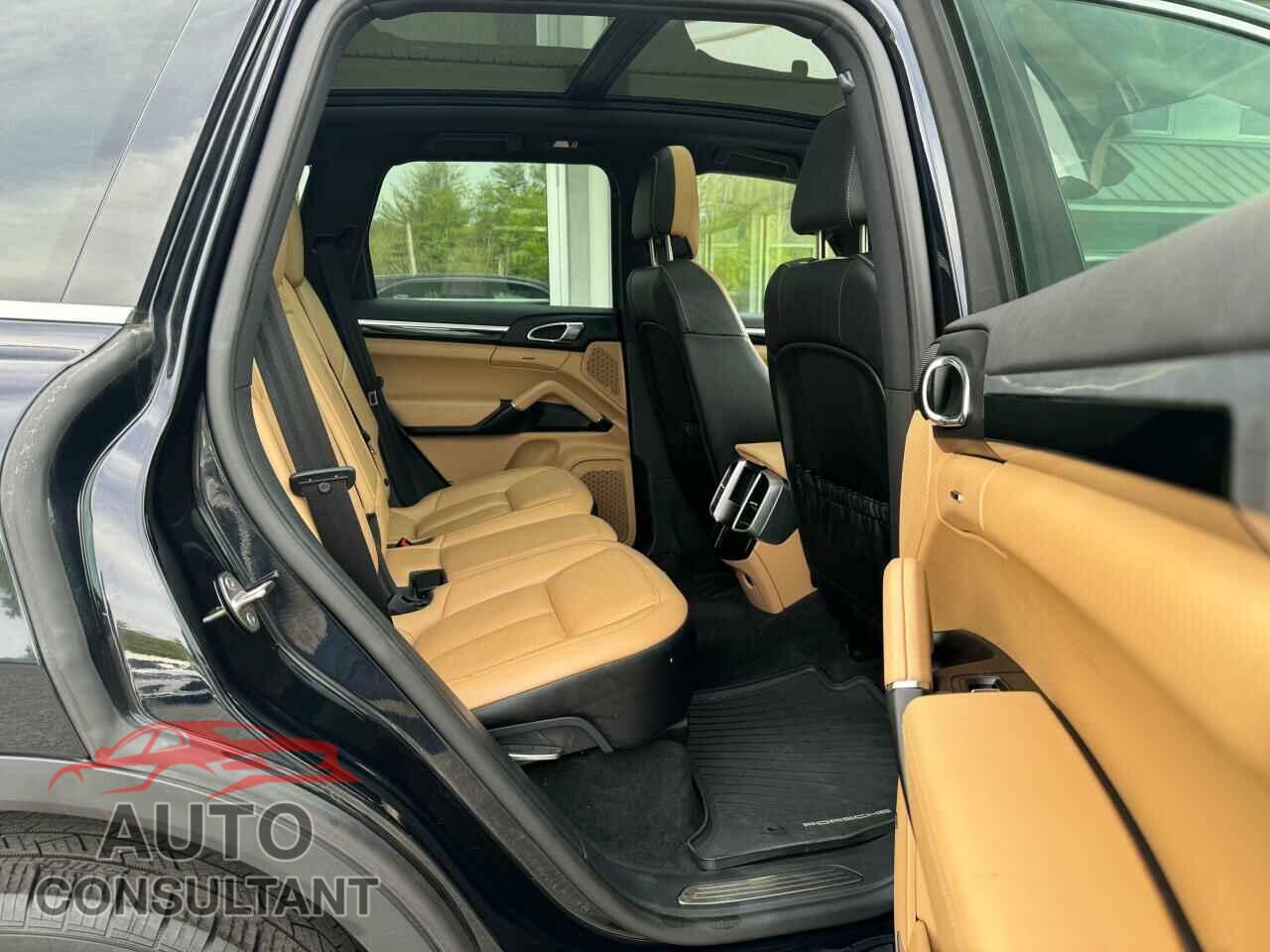 PORSCHE CAYENNE 2017 - WP1AA2A29HKA89224