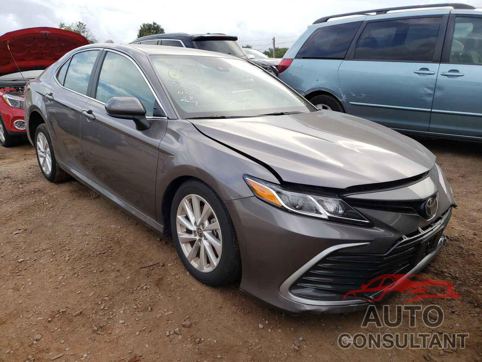 TOYOTA CAMRY 2021 - 4T1C11AK5MU441438