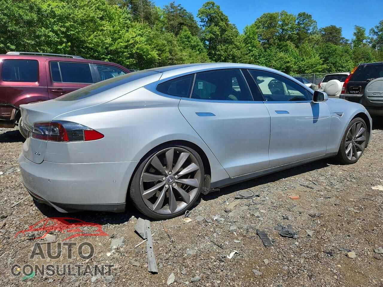 TESLA MODEL S 2015 - 5YJSA1E24FF113451