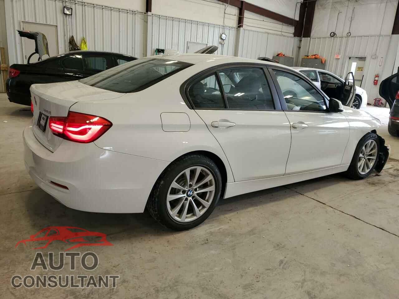 BMW 3 SERIES 2017 - WBA8A3C32HK692265
