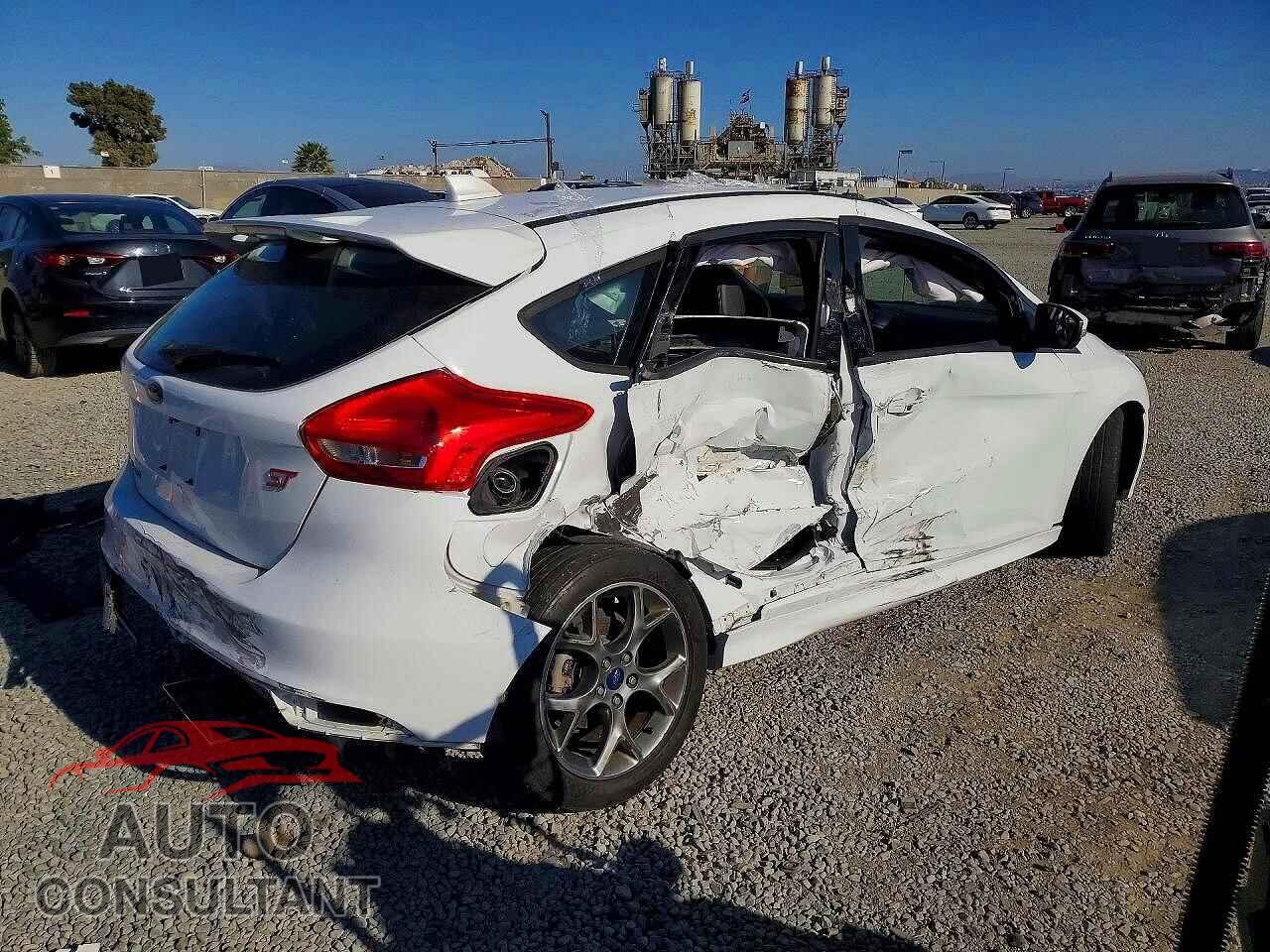 FORD FOCUS 2018 - 1FADP3L98JL277915