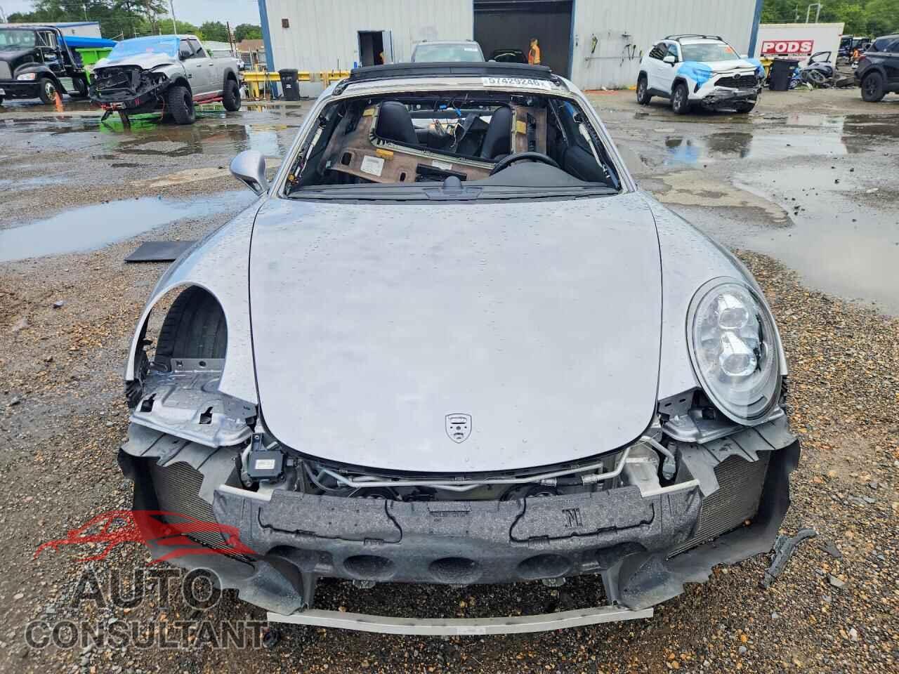 PORSCHE 911 2018 - WP0AB2A91JS123111