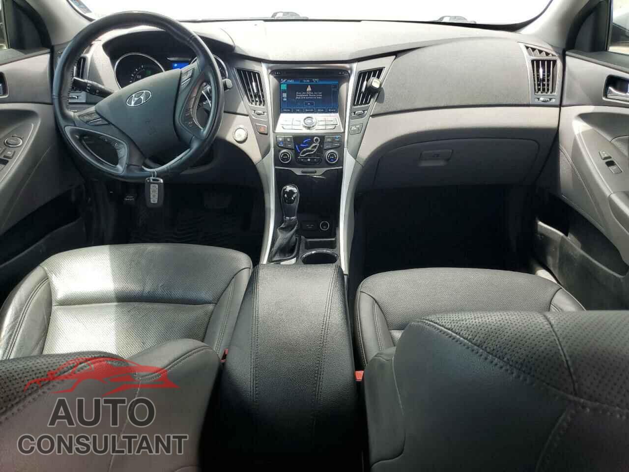 HYUNDAI SONATA 2015 - KMHEC4A42FA121441