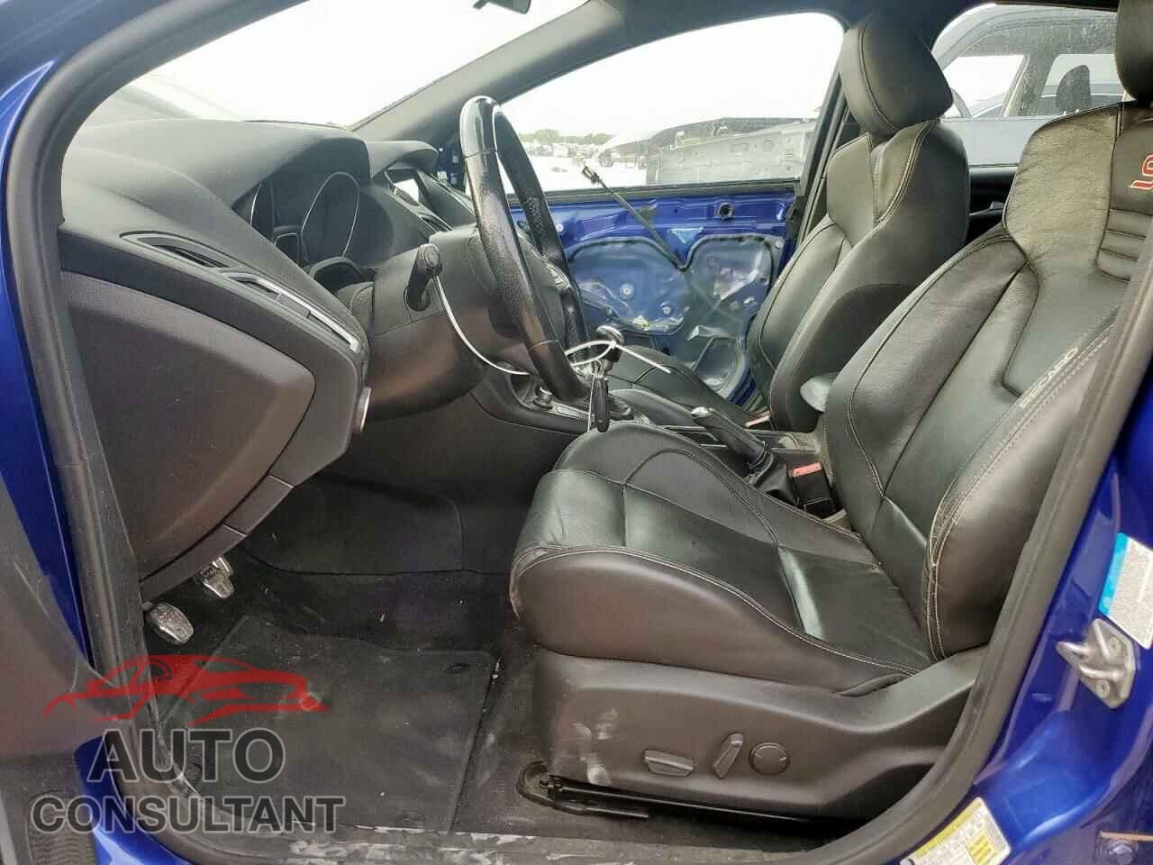 FORD FOCUS 2015 - 1FADP3L93FL228239