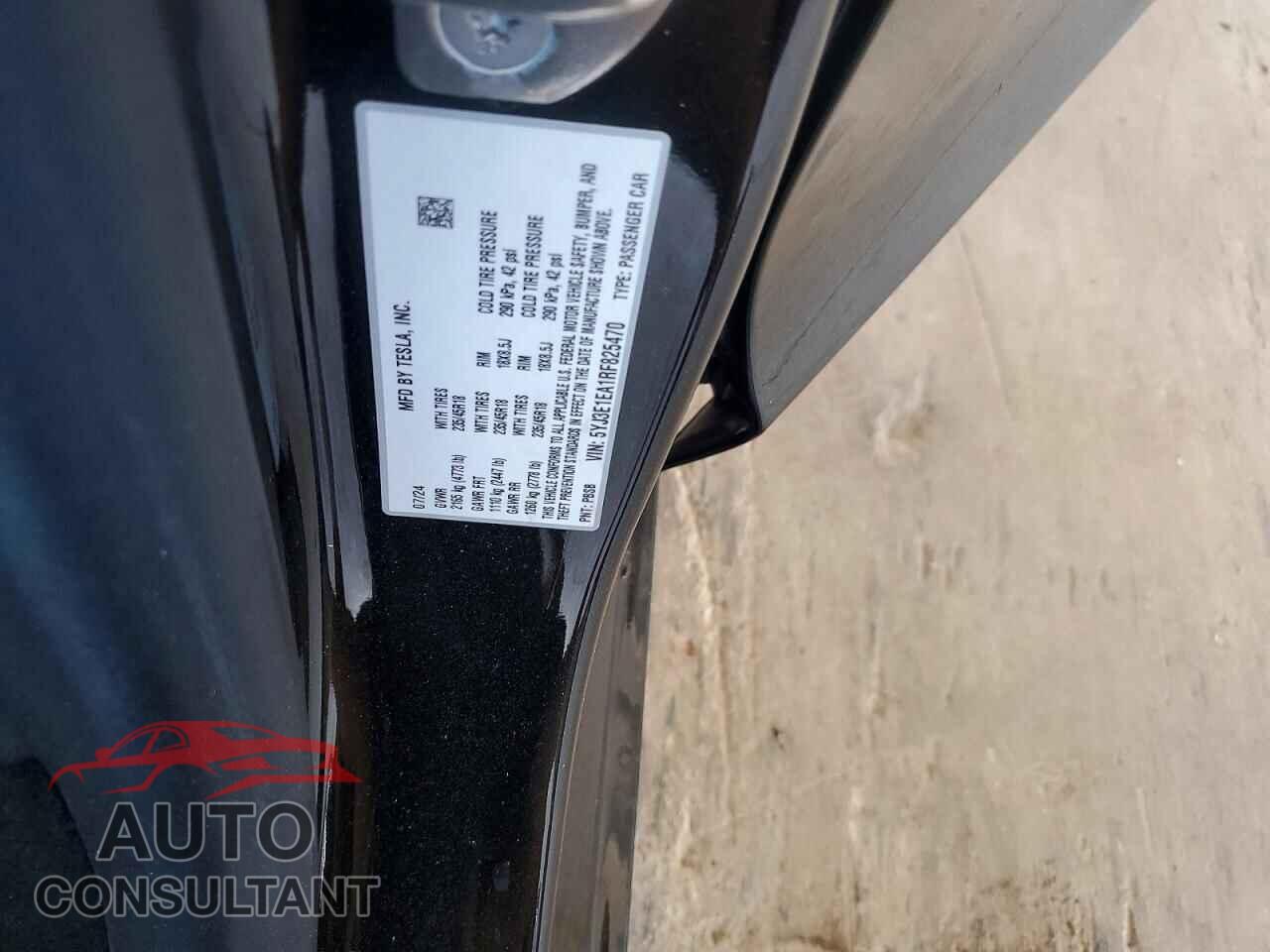 TESLA MODEL 3 2024 - 5YJ3E1EA1RF825470