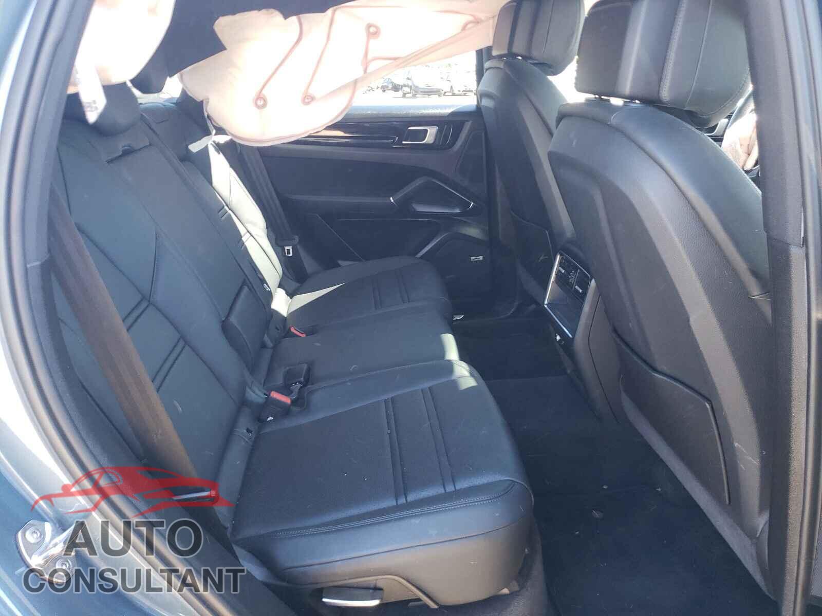 PORSCHE CAYENNE 2019 - WP1AA2AY9KDA15236
