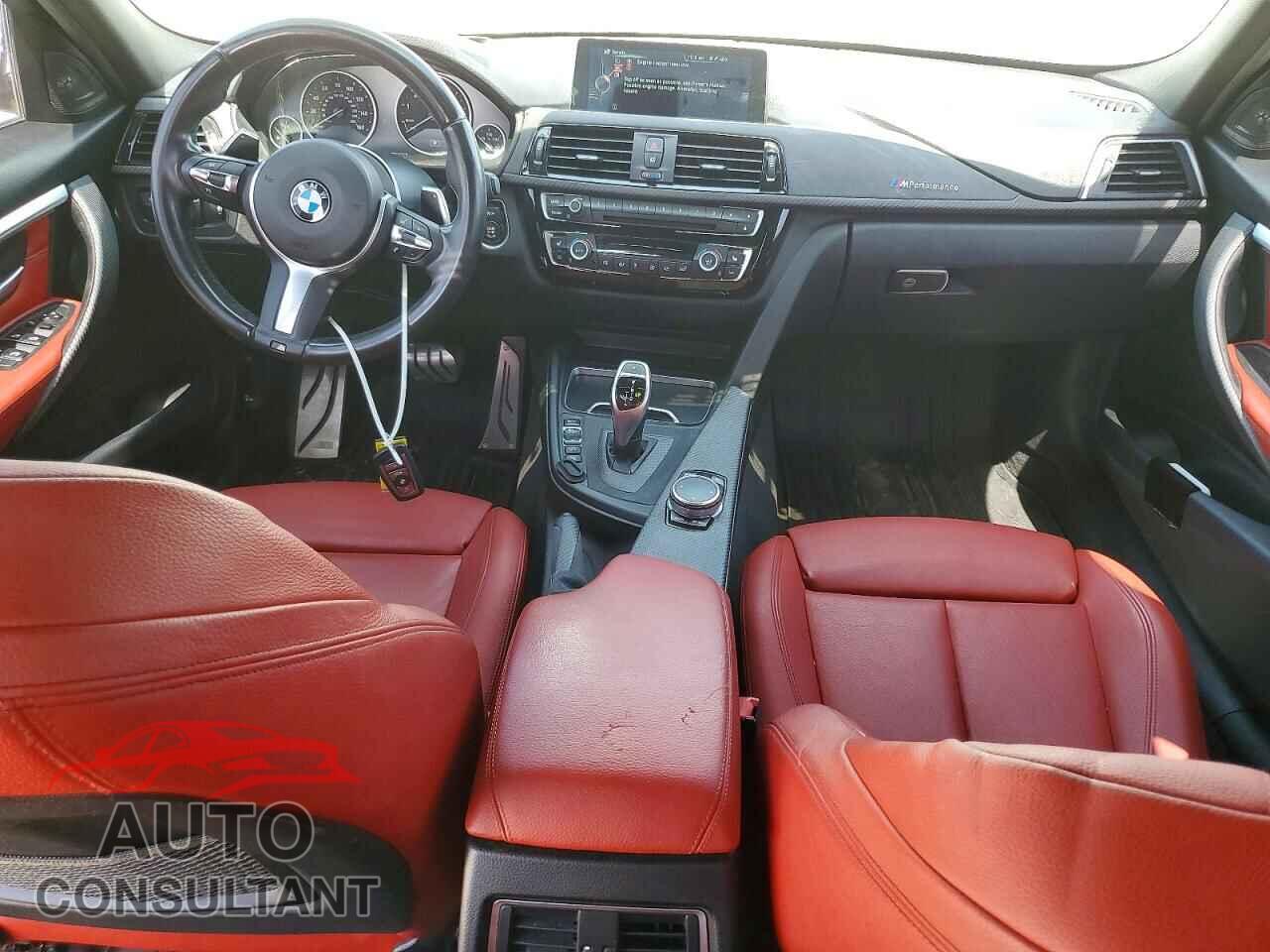 BMW 3 SERIES 2016 - WBA8B3G54GNT92149