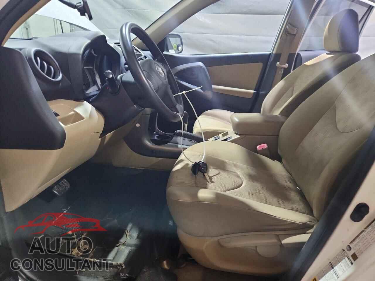 TOYOTA RAV4 2011 - JTMBF4DV0BD042250