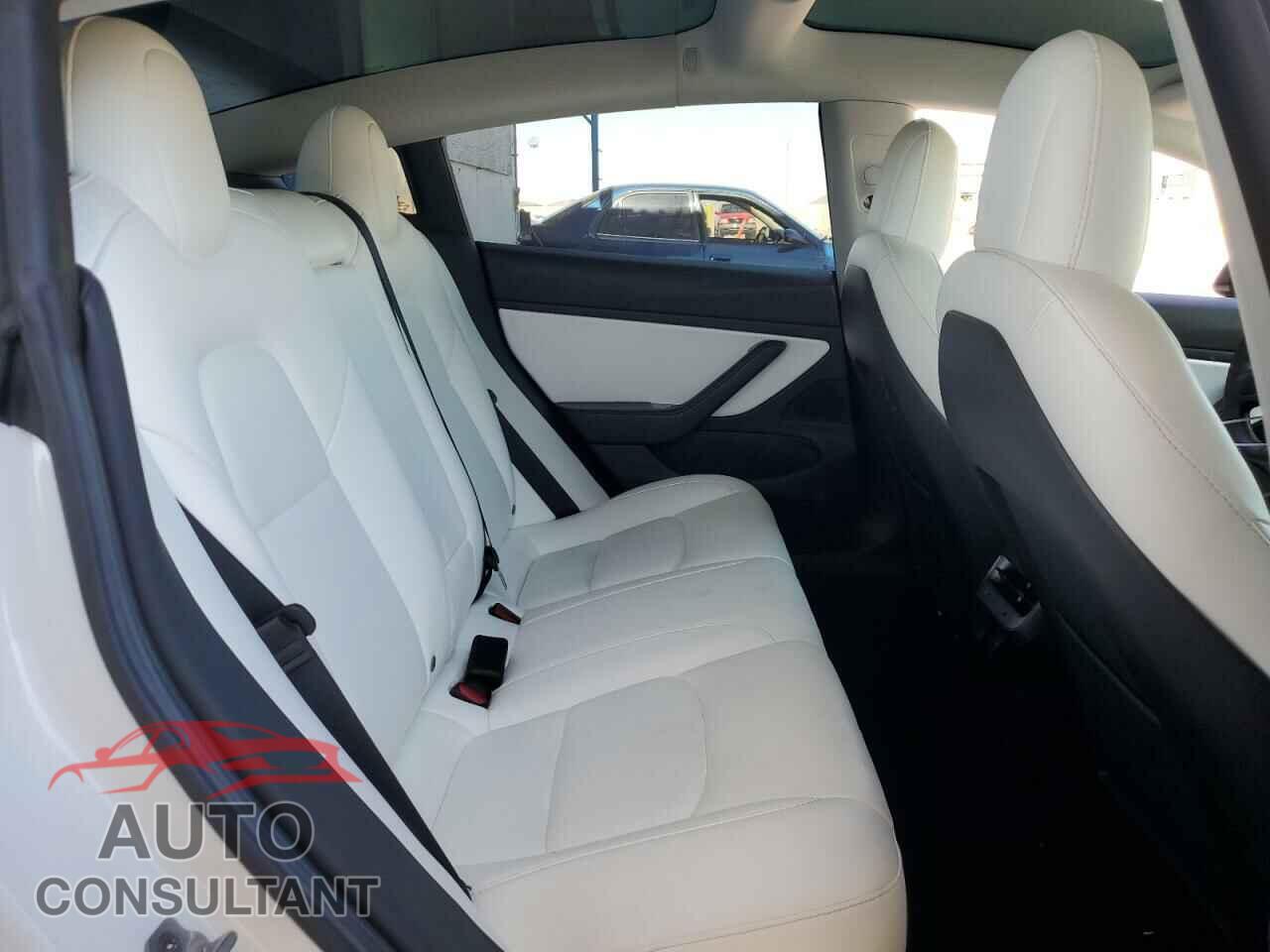 TESLA MODEL 3 2019 - 5YJ3E1EB2KF494719
