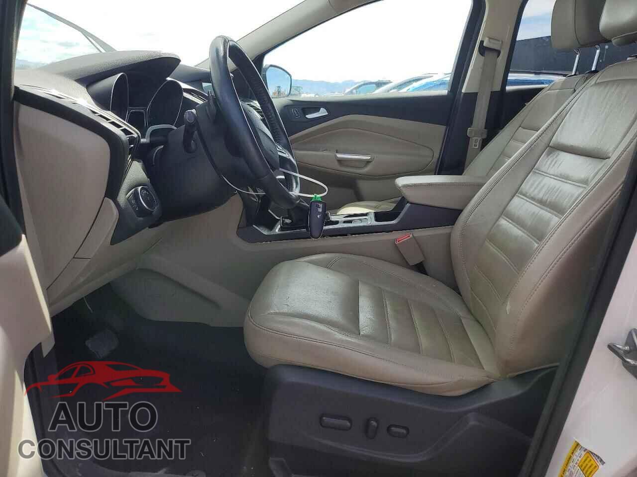 FORD ESCAPE 2017 - 1FMCU9J97HUE04173