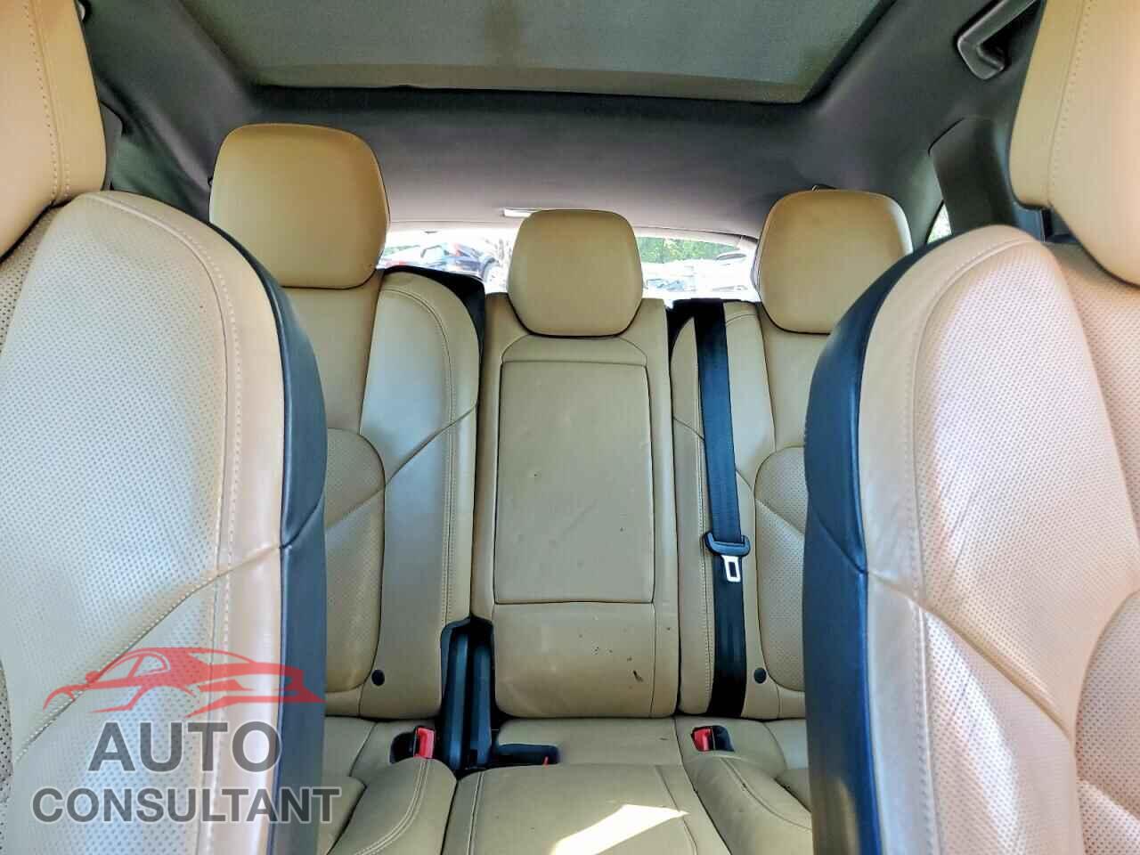 PORSCHE CAYENNE 2016 - WP1AA2A23GLA04564