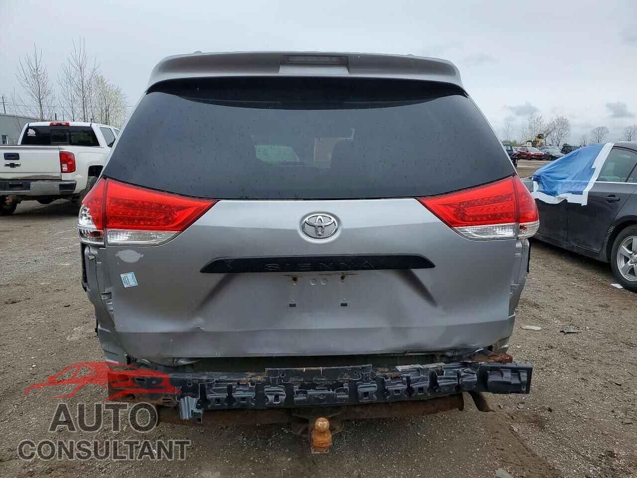 TOYOTA SIENNA 2011 - 5TDZK3DC4BS028598