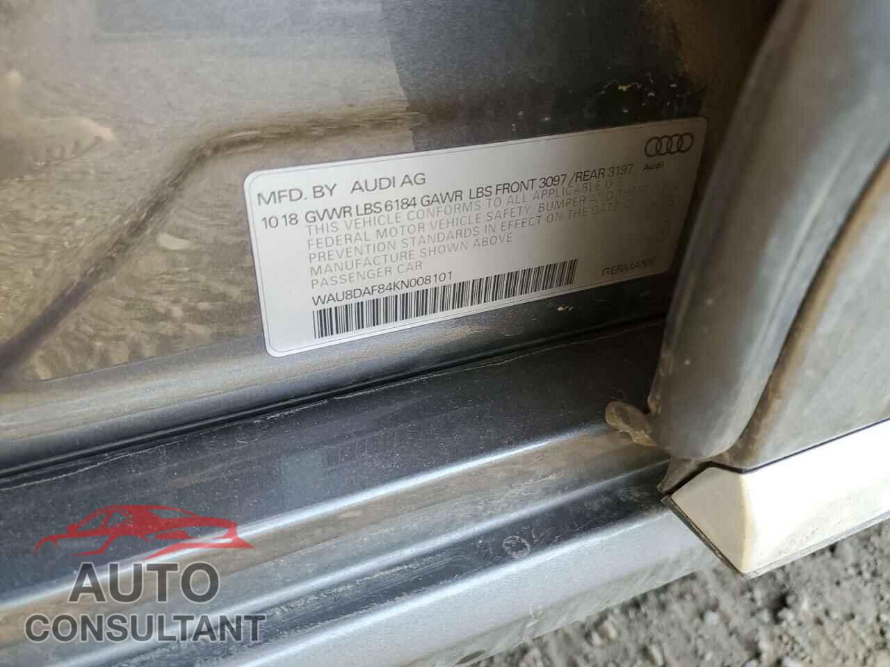 AUDI A8 2019 - WAU8DAF84KN008101