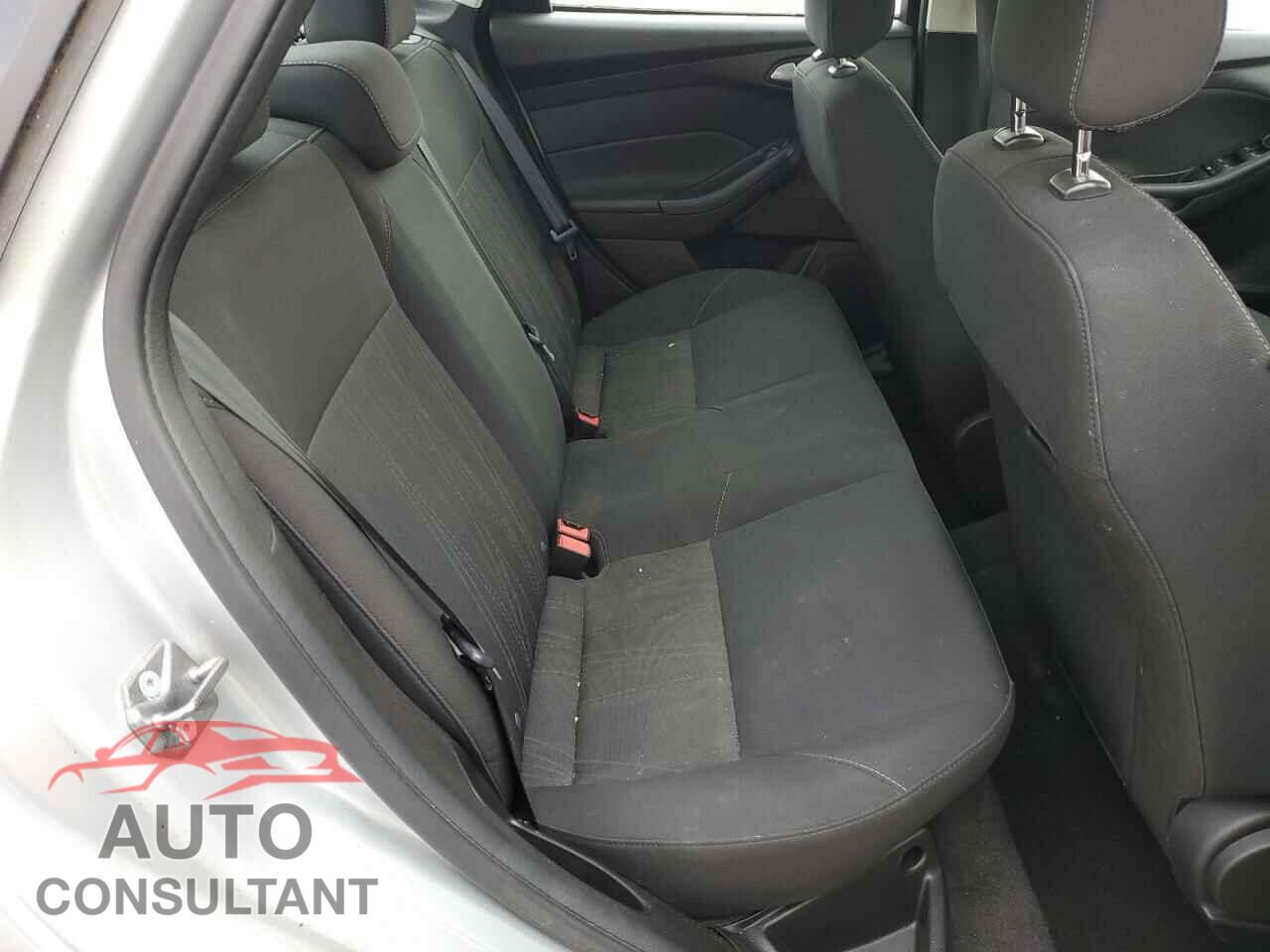 FORD FOCUS 2018 - 1FADP3F22JL250739