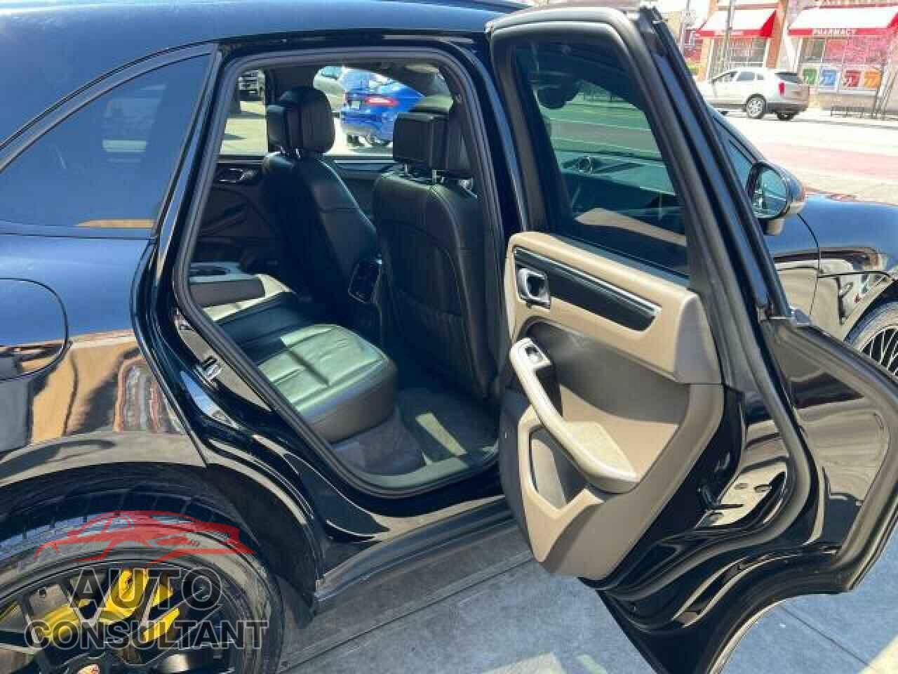 PORSCHE MACAN 2017 - WP1AA2A57HLB01259