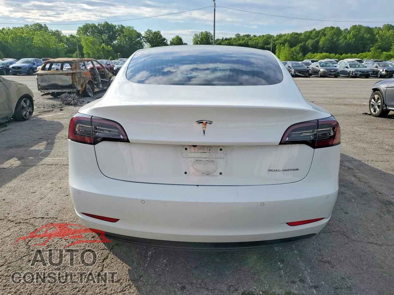 TESLA MODEL 3 2018 - 5YJ3E1EB7JF121951