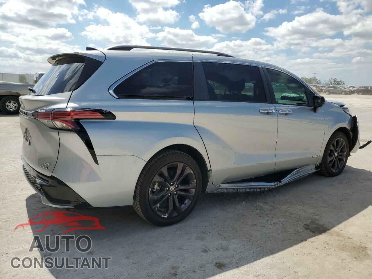 TOYOTA SIENNA 2021 - 5TDDRKEC8MS031845