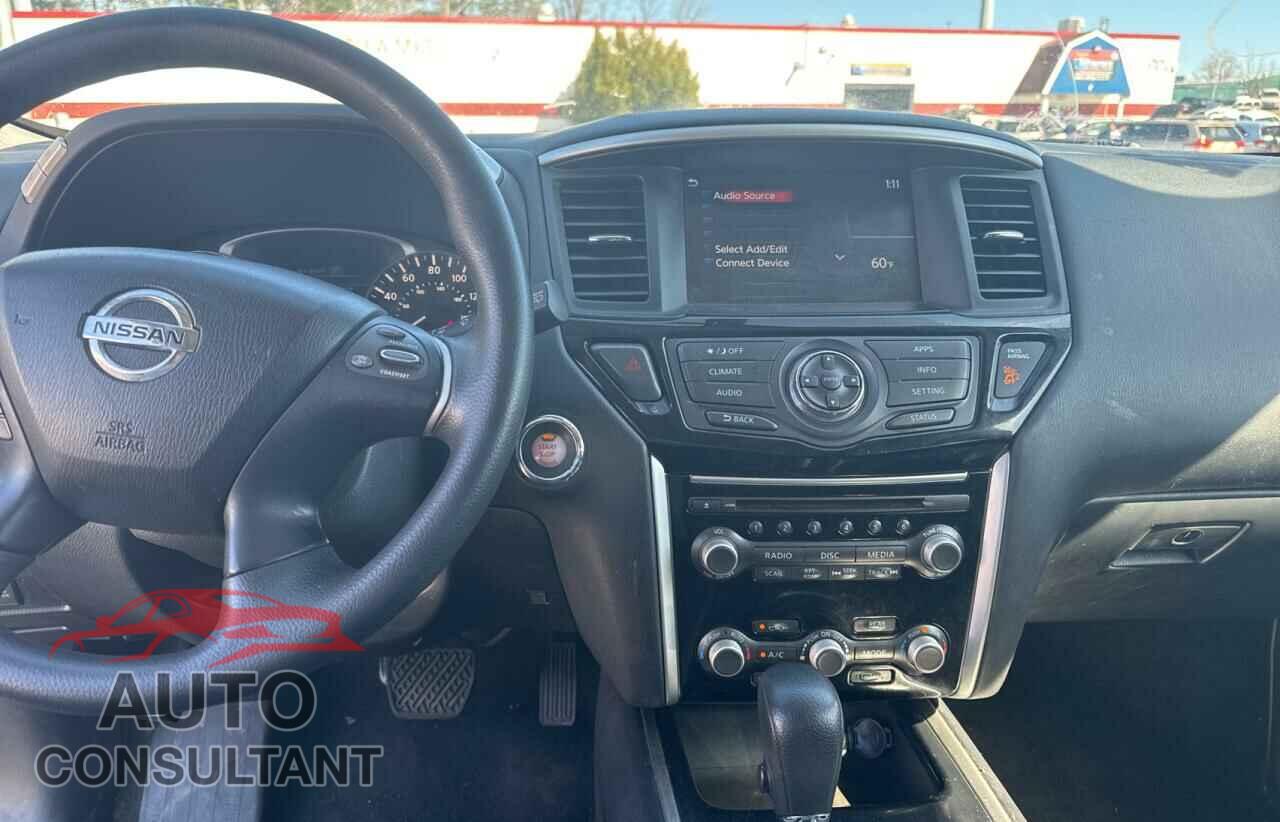 NISSAN PATHFINDER 2017 - 5N1DR2MM7HC691663