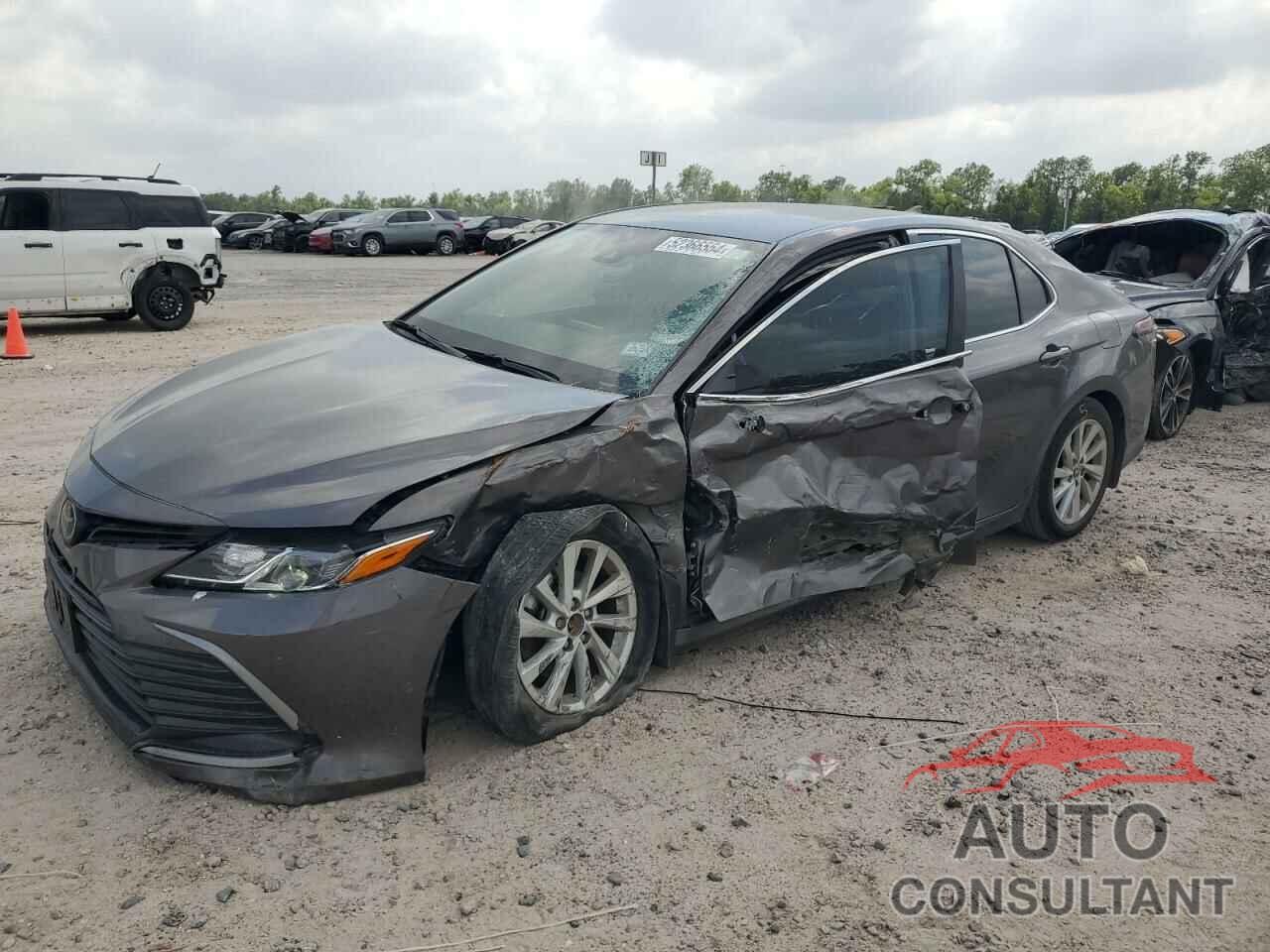 TOYOTA CAMRY 2022 - 4T1C11AK0NU680607