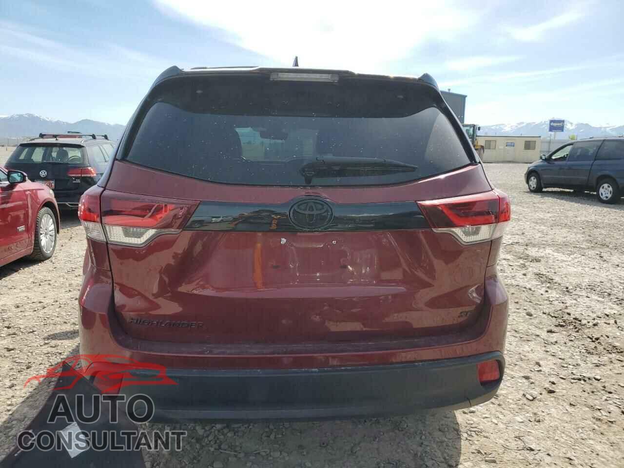 TOYOTA HIGHLANDER 2019 - 5TDKZRFH2KS328701