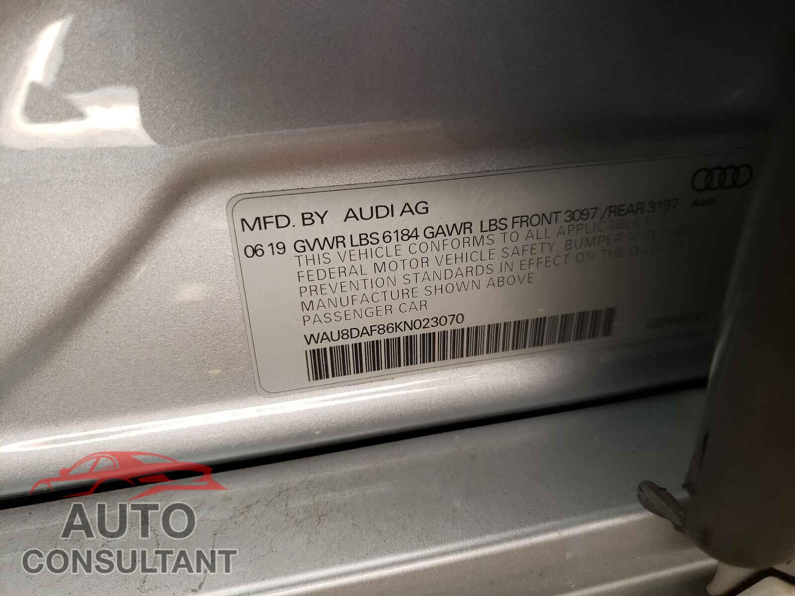AUDI A8 2019 - WAU8DAF86KN023070