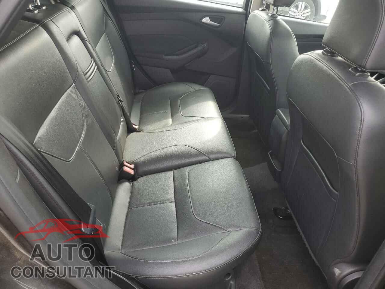 FORD FOCUS 2015 - 1FADP3K23FL330287