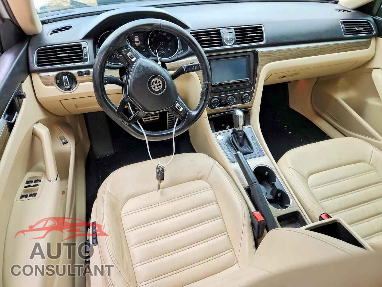 VOLKSWAGEN PASSAT 2017 - 1VWCT7A30HC017152