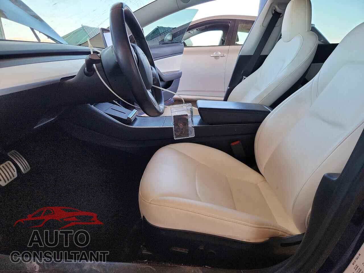 TESLA MODEL 3 2019 - 5YJ3E1EBXKF214092