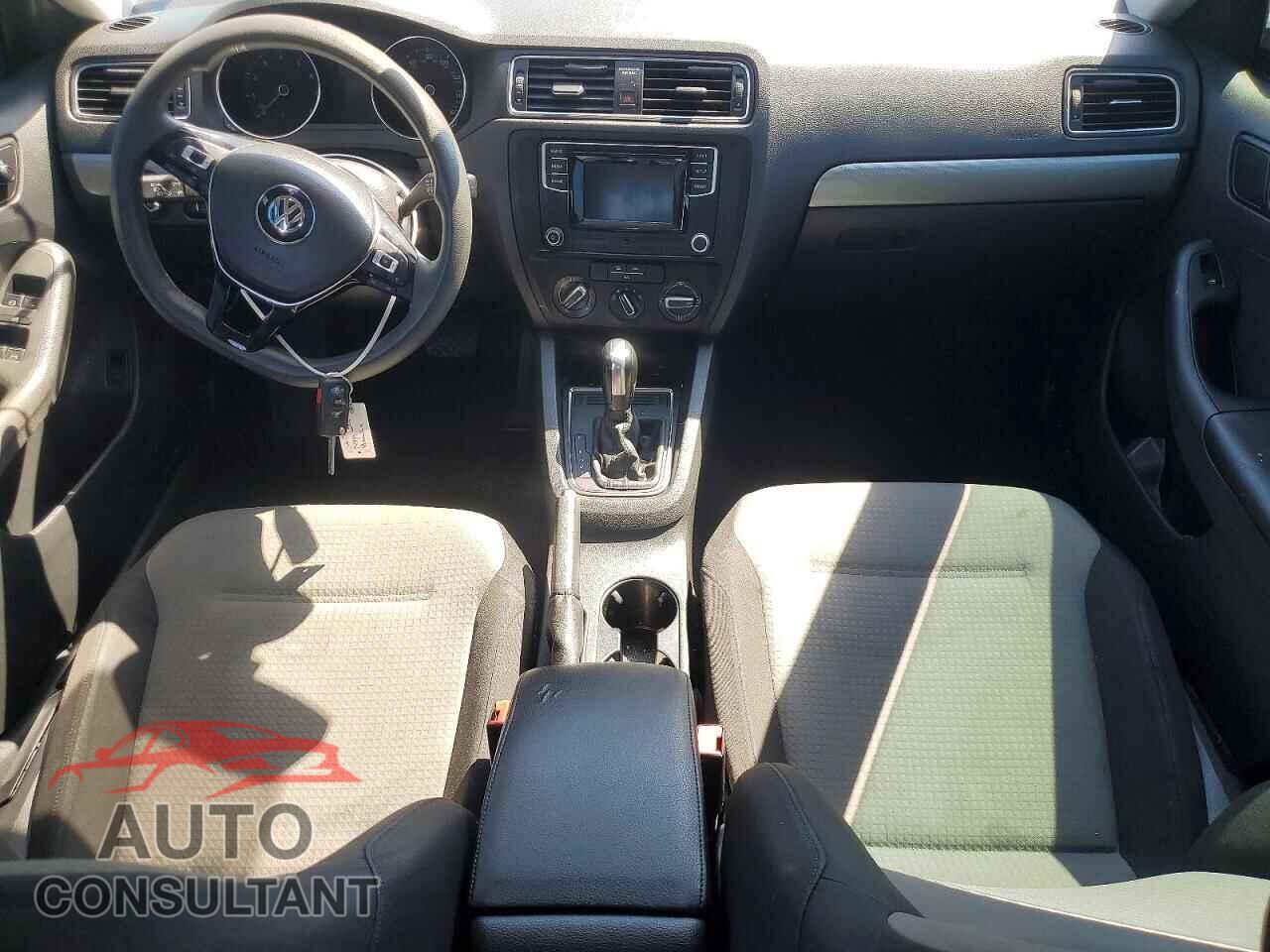 VOLKSWAGEN JETTA 2017 - 3VW2B7AJ7HM377241