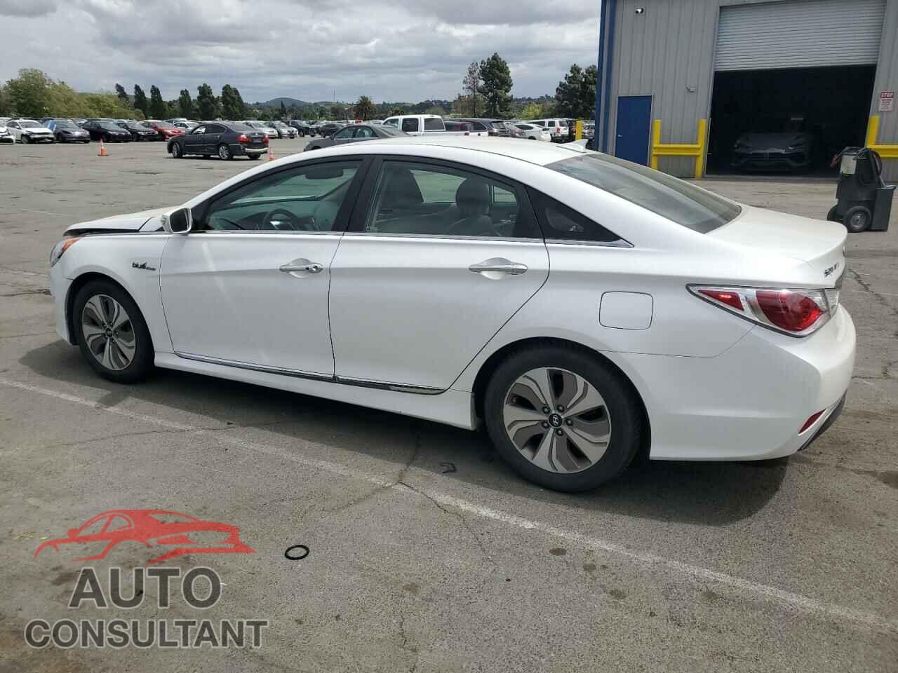 HYUNDAI SONATA 2013 - KMHEC4A41DA085173