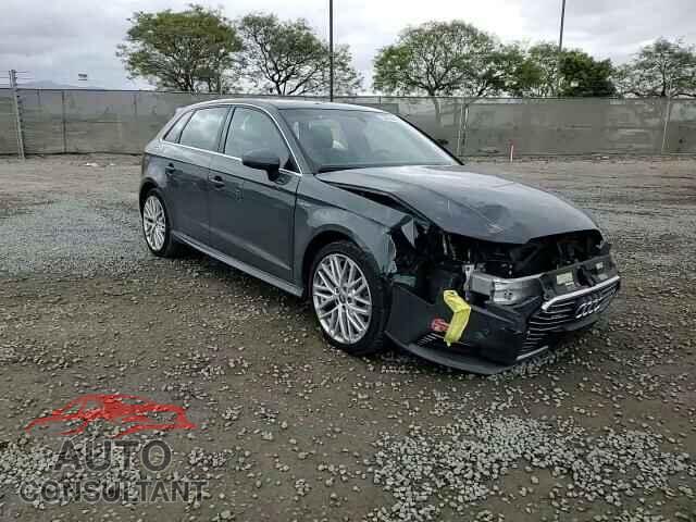 AUDI A3 2018 - WAUTPBFF5JA083689